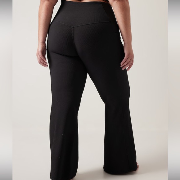 Athleta, super cute pants. Really comfortable - Picture 2 of 6